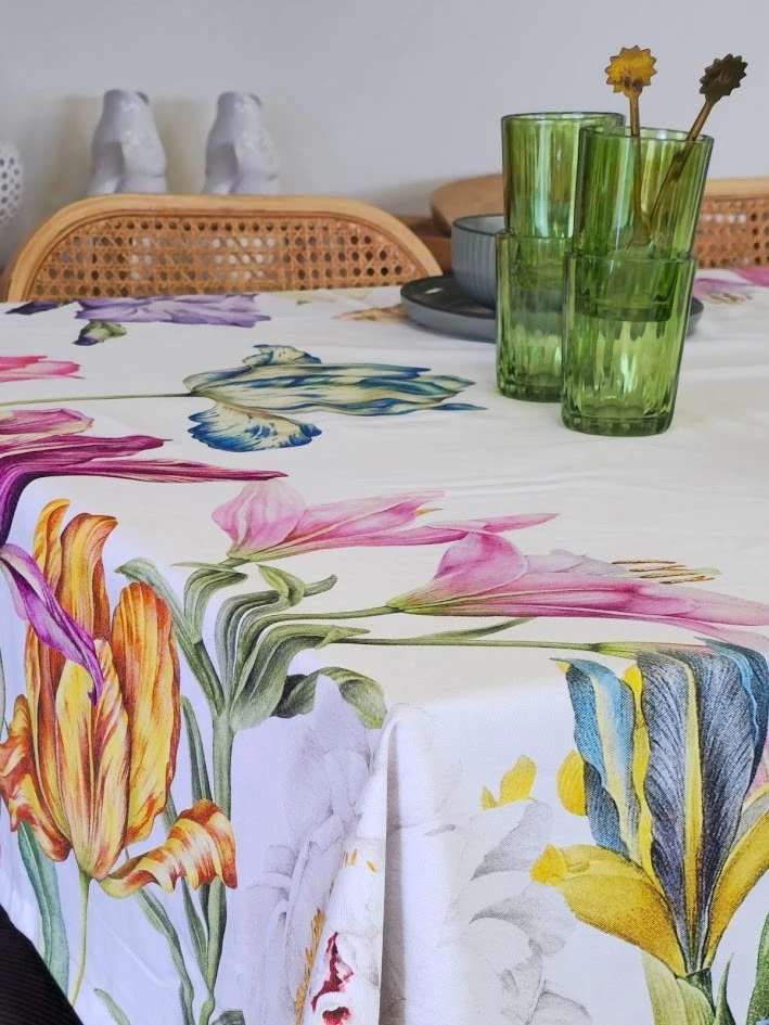 מפת שולחן מודפסת דגם אירוסים