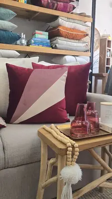 סט רביעית כריות בגווני בורגנדי שמנת