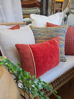 סט 5 כריות חמרה אוריזון  5 כריות שונות ומיוחדות כל אחת שונה אך יחד יוצרים חיבור מושלם