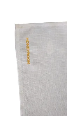 מפית בד עם רקמת לוגו