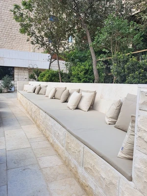 פינת ישיבה עגולה מזרנים וכריות תואמים למבנה הזמנה לפי מידות מחיר בהתאם מידות