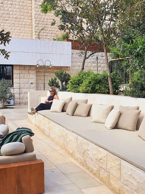 פינת ישיבה עגולה מזרנים וכריות תואמים למבנה הזמנה לפי מידות מחיר בהתאם מידות