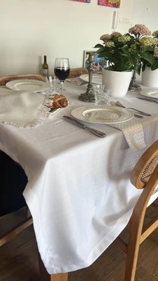 מארז מתנה לבן חגיגי מפת מלבנית עם כל מה שאת צריכה לעיצוב השולחן